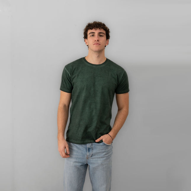 maglietta stonewash verde bottiglia indossata davanti