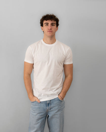 maglietta uomo cotone bianco indossata